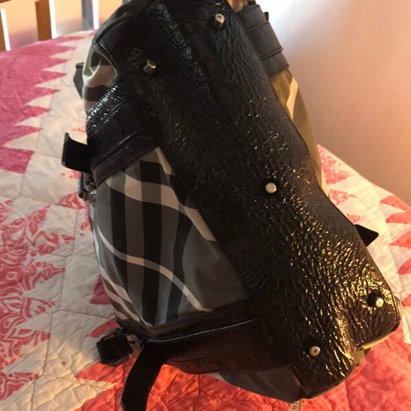 Authentic Burberry patent Trim Smoked tote 👜 - Picture 7 of 8